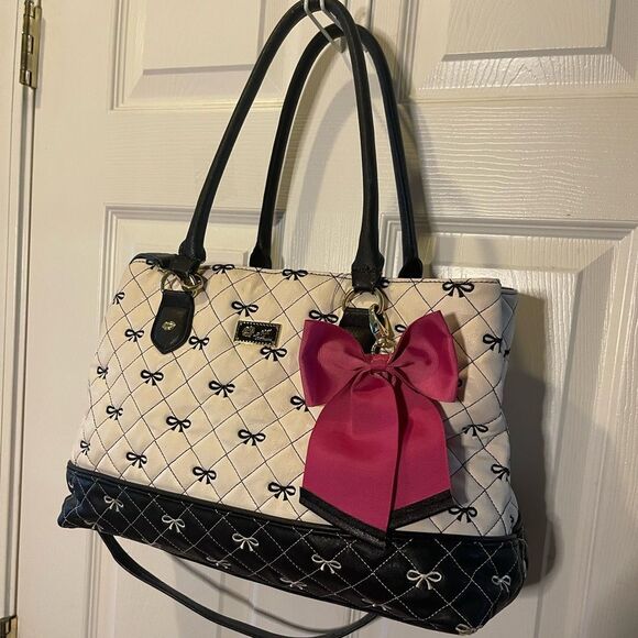 Luv Betsey By Betsey Johnson Black & off White Bow Pattern tote pink bow accent - Picture 1 of 14